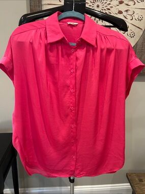 JODIFL Hot Pink Short-Sleeve Button Front Blouse/ Size Small